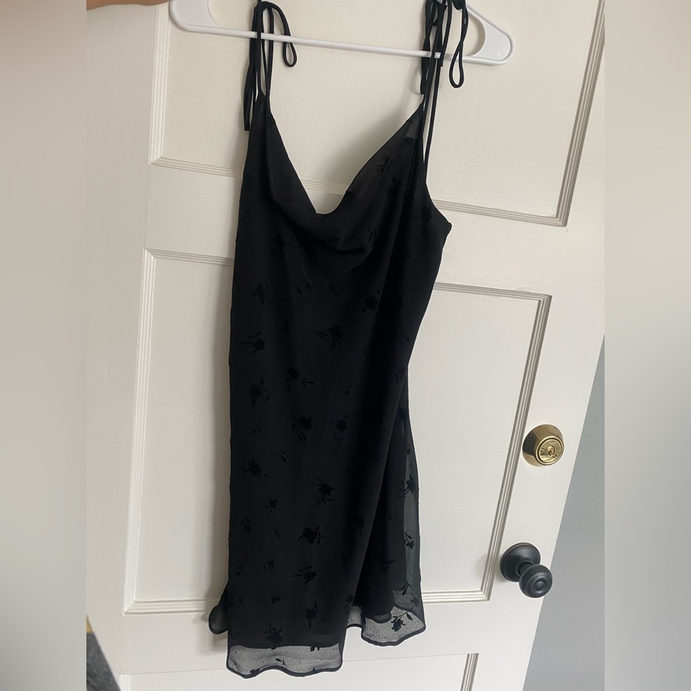 Black tie straps dress with velvet floral pattern details